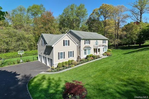 23 Round Hill Road